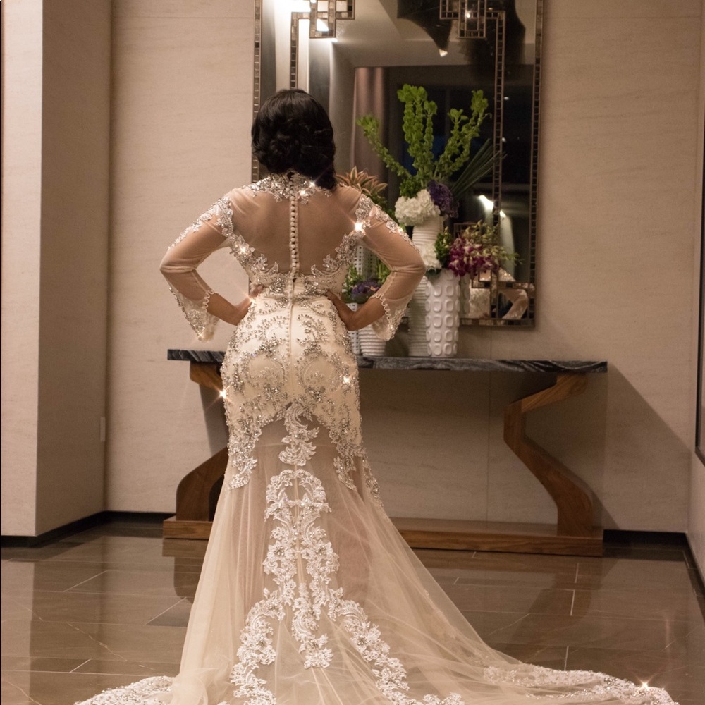 Wedding dresses - Picture 3 of 3